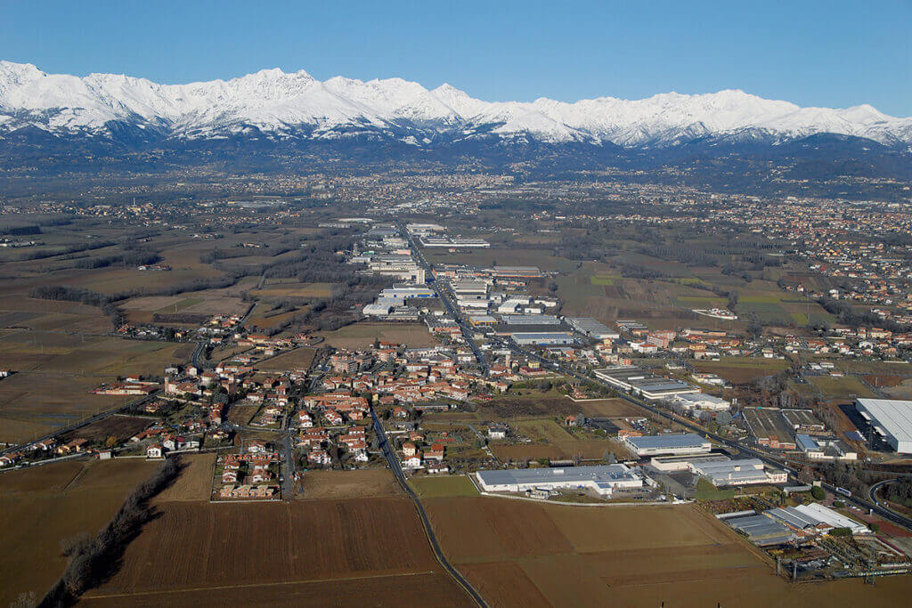 La piana di Verrone lungo l’asse della “Felice Trossi”